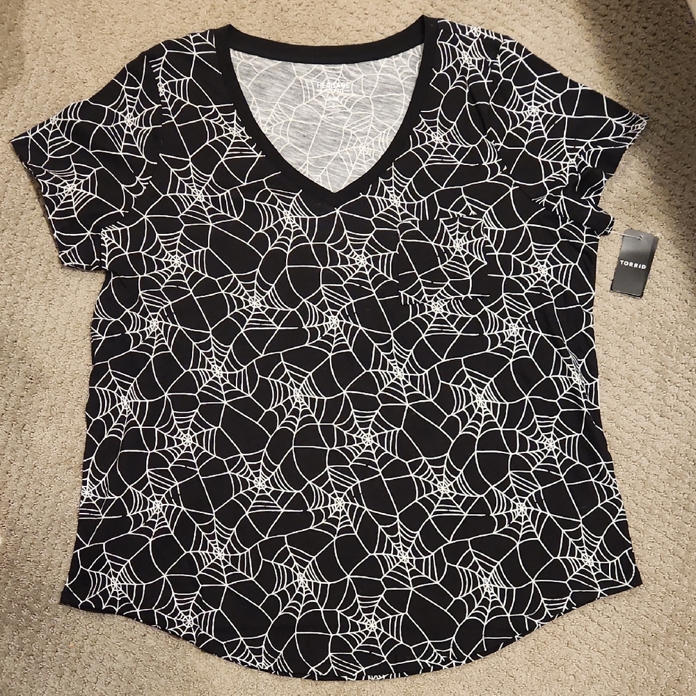 NEW Torrid Black Spiderweb V-Neck Tee. NEW WITH TAGS 2